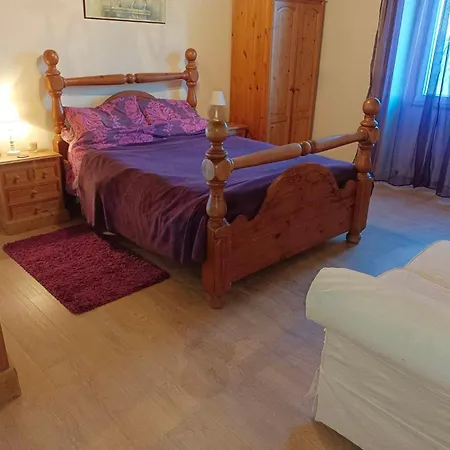 Holiday home Large 4 Bed House Available For Short *