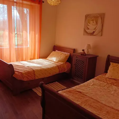 Large 4 Bed House Available For Short Holiday home