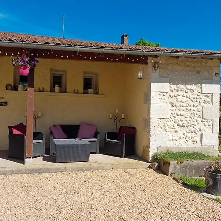 Holiday home Large 4 Bed House Available For Short