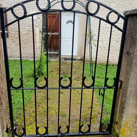 Prázdninový dům Large 4 Bed House Available For Short *