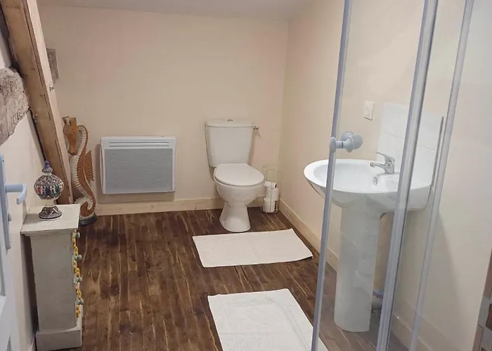 Large 4 Bed House Available For Short *