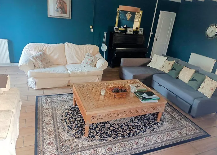 Large 4 Bed House Available For Short Petit-Bersac