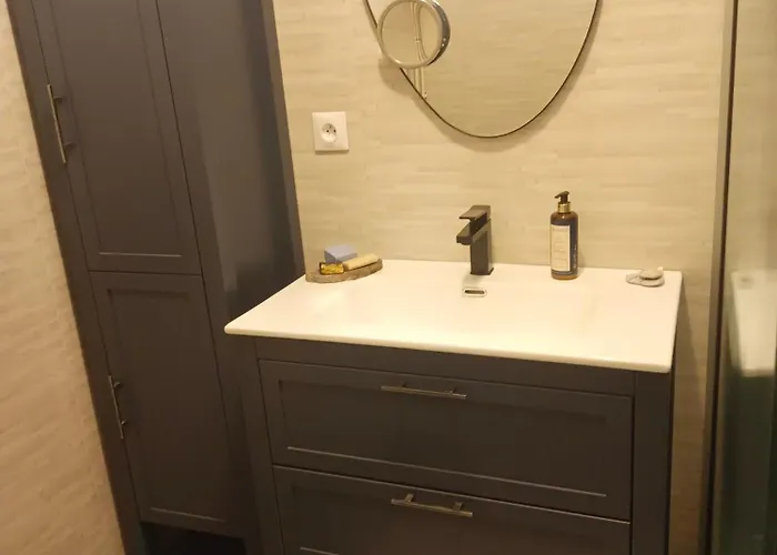 Large 4 Bed House Available For Short Feriehus Petit-Bersac